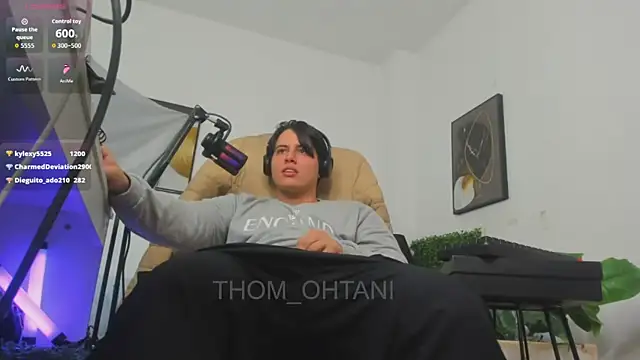 Thom_OhtaniのライブXXXチャット