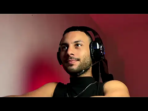 Chat +18 de LEVIAVILA ao vivo