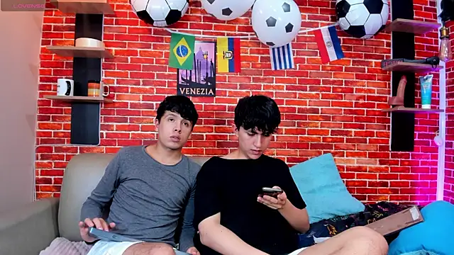 Hoot_boyss_'s Live XXX Chat