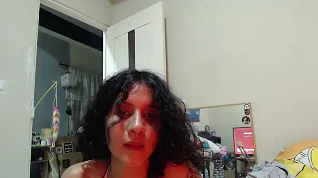 AlinaWoolf_ Adlı Modelin Canlı XXX Sohbeti
