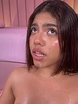 KellyOlsenbe's Live XXX Chat