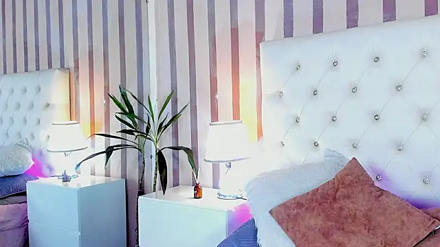 Mia-Stones' Live XXX Chat