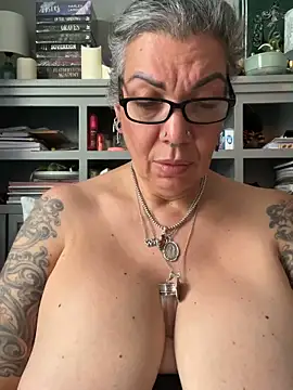 dieseldame1313's Webcam Show