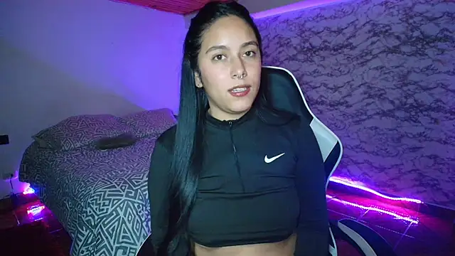 Camila_IRoose Chat XXX in diretta