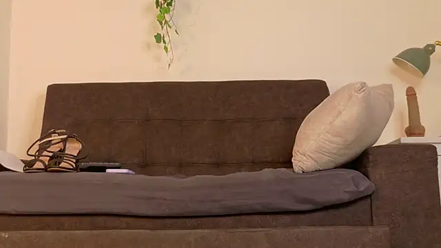 Czat XXX na żywo – RiriiBrunette__