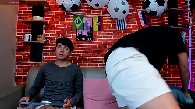 Chat +18 de Hoot_boyss_ ao vivo