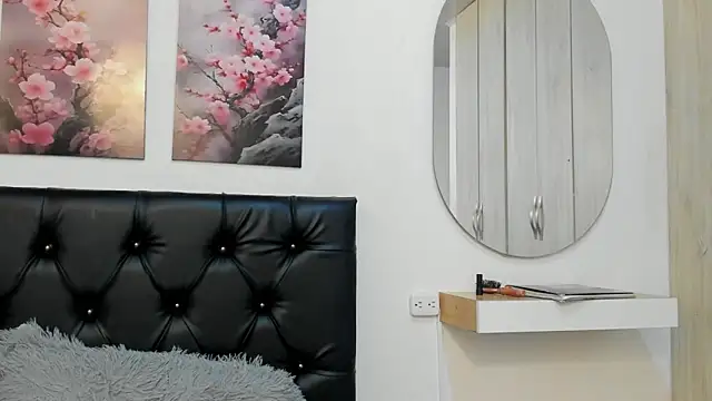 pinky_f00x's Live XXX Chat