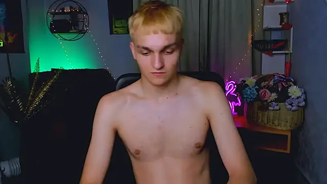 Pokazy przed kamerką – john_lik