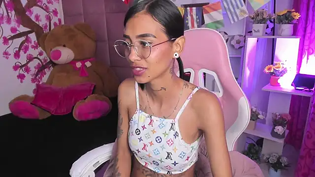 Chat +18 de KarlaSlutSkinny__ ao vivo