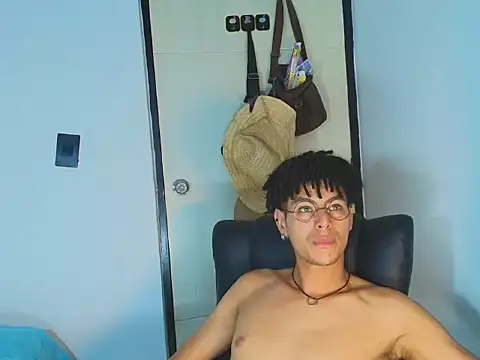 ThiiagoSaeenz Chat XXX in diretta
