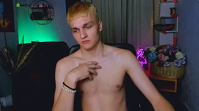 Pokazy przed kamerką – john_lik