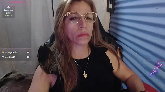Chayla_Ruiz élő XXX-chatje
