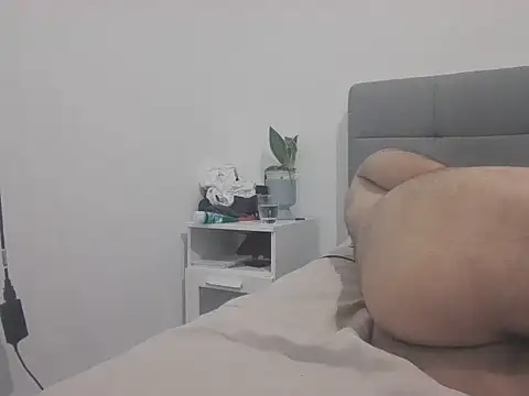 NakedSlave26's Live XXX Chat