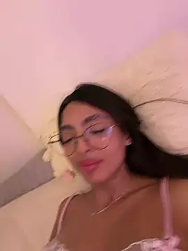 ZaraLuuv's Live XXX Chat