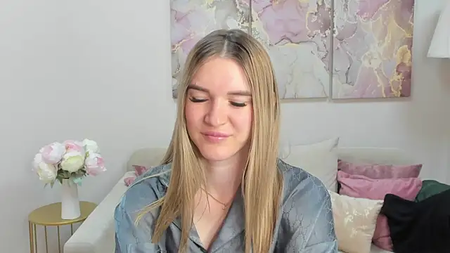 RoxyReignn XXX чат на живо