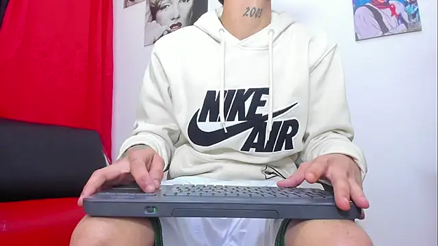 Chatroom XXX en direct de big_hot_boy_