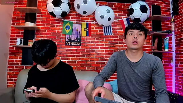 Chat +18 de Hoot_boyss_ ao vivo