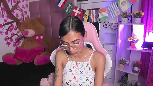 KarlaSlutSkinny__ Live XXX-chat
