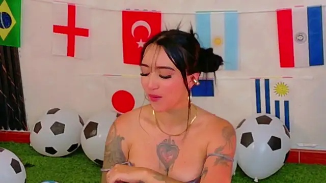EmmyEvans1's Live XXX Chat