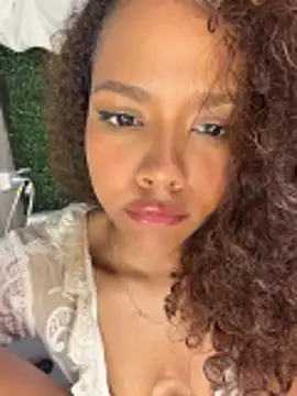 Chat +18 de CurlyOopsieXXX ao vivo