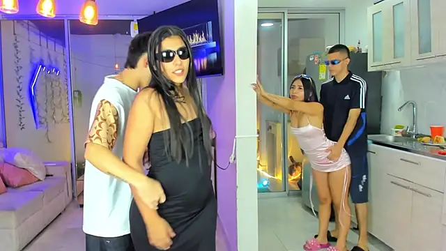 צ'אט XXX בשידור חי של stangirls_