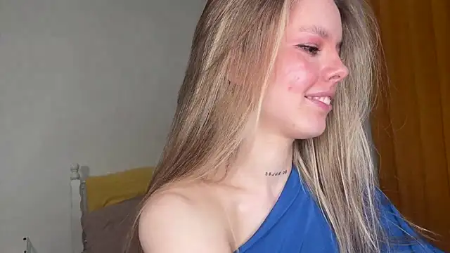 Catrinee's Live XXX Chat