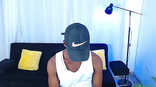 XXX chat uživo modela alexaandro18