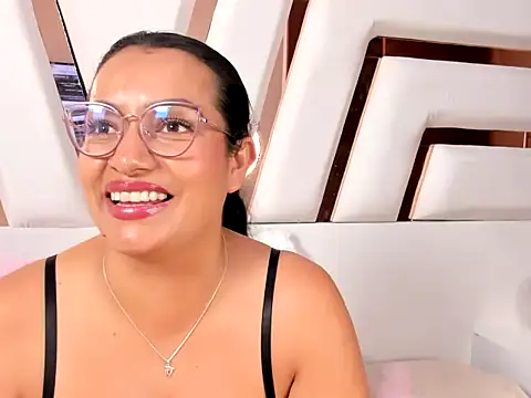 Chat XXX en directo de MiaKleinX