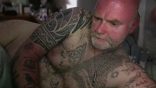 Tattooed_Dilf_01's Live XXX Chat