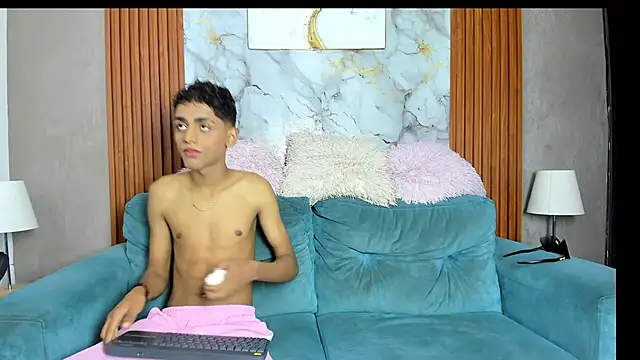 GOLDEN_2026's Live XXX Chat