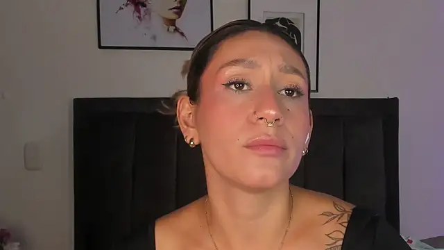 XXX chat uživo modela ValkaDoll