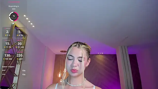 NiaHollandのライブXXXチャット