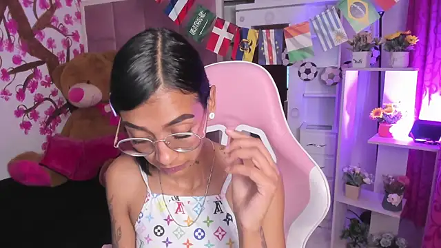 Živý XXX chat KarlaSlutSkinny__
