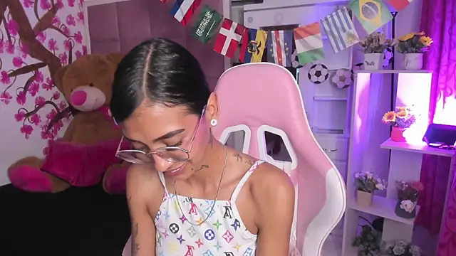 KarlaSlutSkinny__ Chat XXX in diretta