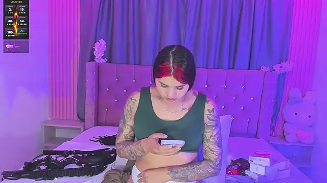 Chatroom XXX en direct de Nayla-Mouna