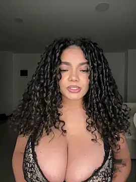 Chatroom XXX en direct de Curlyierr