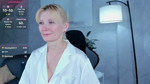 Julie_Lucas Live XXX-chat