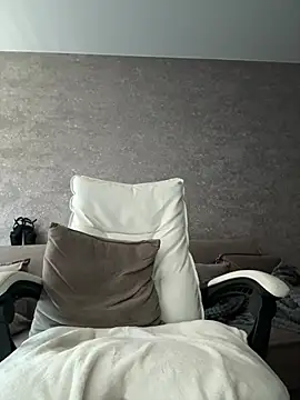 צ'אט XXX בשידור חי של LillySquirtShot