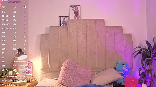 Emilly-hall élő XXX-chatje