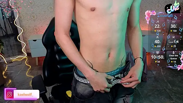 kaelwolf_tay's Live XXX Chat