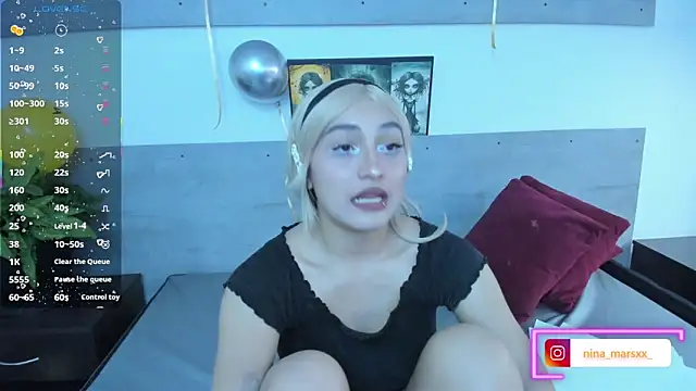 Chat XXX en directo de Nina-Mars