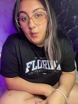 XXX chat uživo modela KaroVelvet