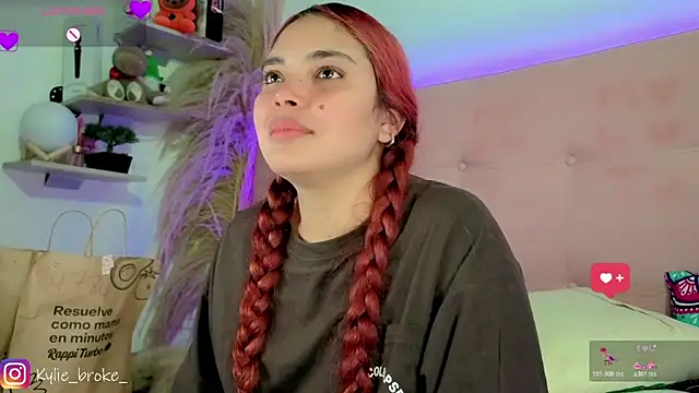 Kylie_brokee Adlı Modelin Canlı XXX Sohbeti