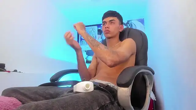 XXX chat uživo modela Tyger_Boyy