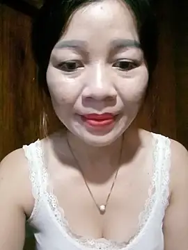 Yiyi102300's Live XXX Chat