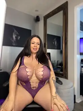 curvyfunlover Adlı Modelin Canlı XXX Sohbeti
