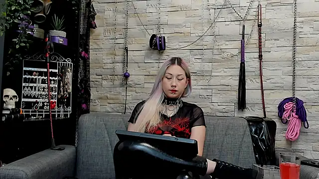 CruelMistress Live XXX Chat