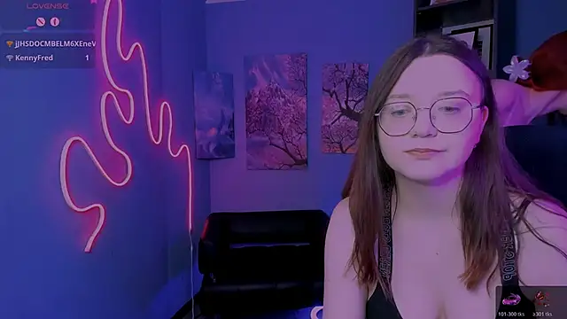 nymira Chat XXX live