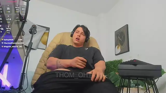 Thom_Ohtani élő XXX-chatje