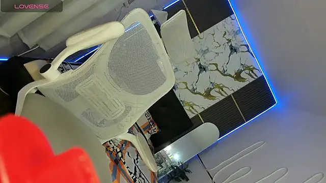Alexa_therealhorsecock live XXX chat